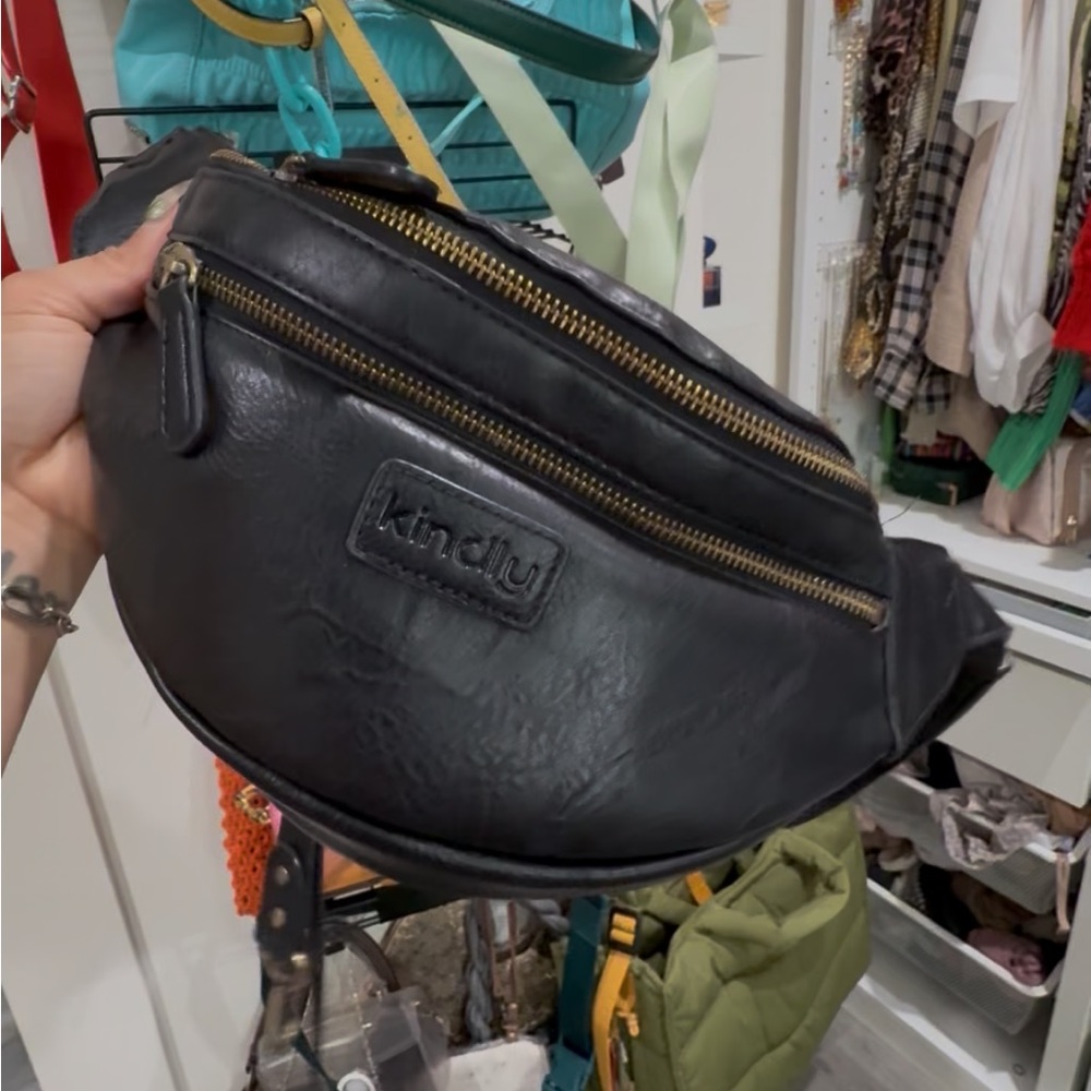 Kindly Black Crossbody Bag